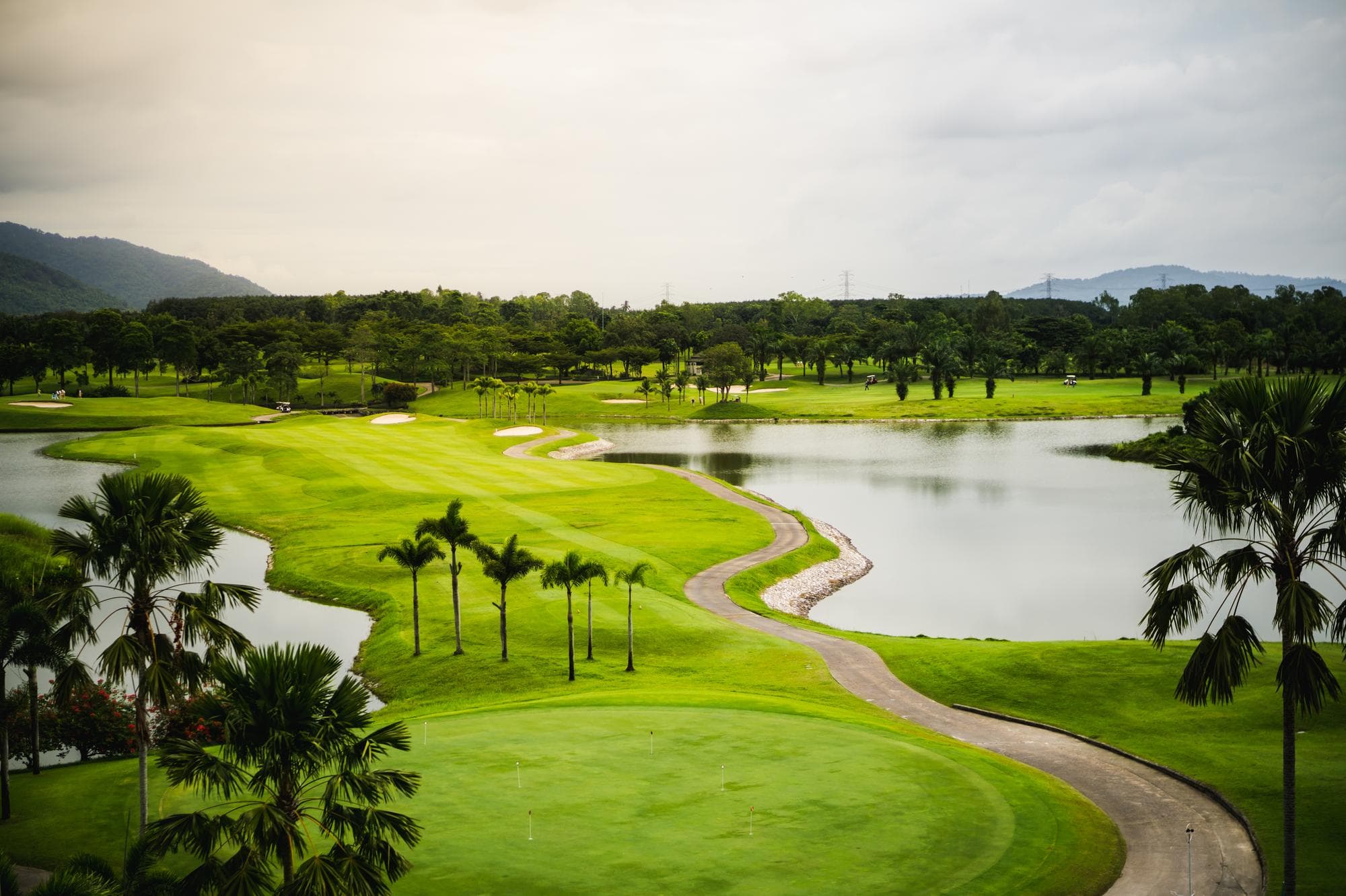 World-class marinas & golf courses
